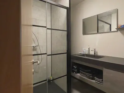 Kaca Shower Tempered Bekas